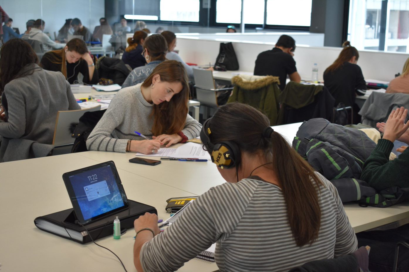 Estudiants a la biblioteca