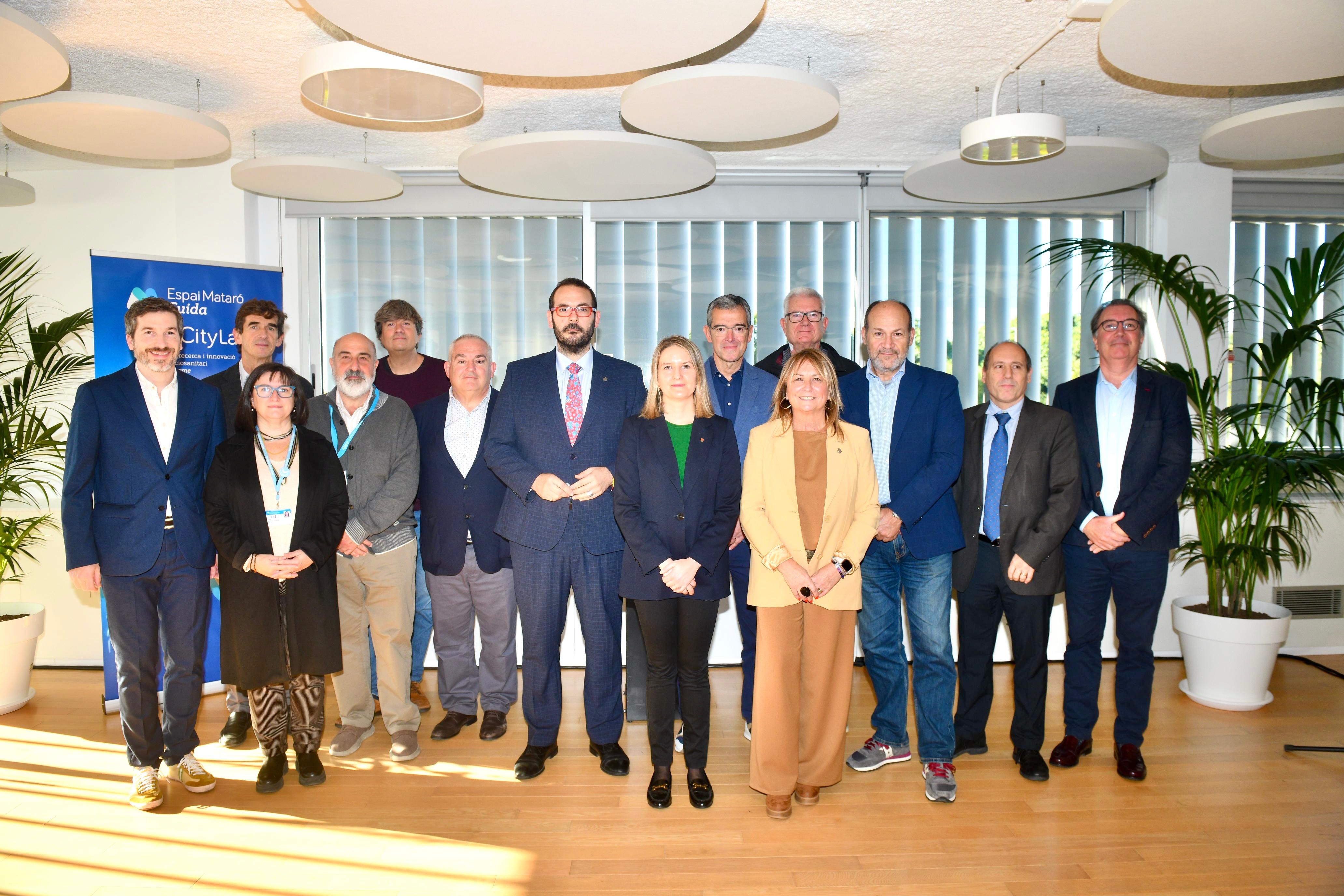 Autoritats en l'obertura del Mataró City Lab
