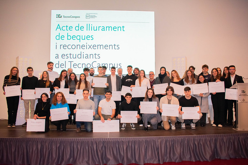 acte de lliurament de les beques a estudiants de nou accés i reconeixement als millors expedients acadèmics