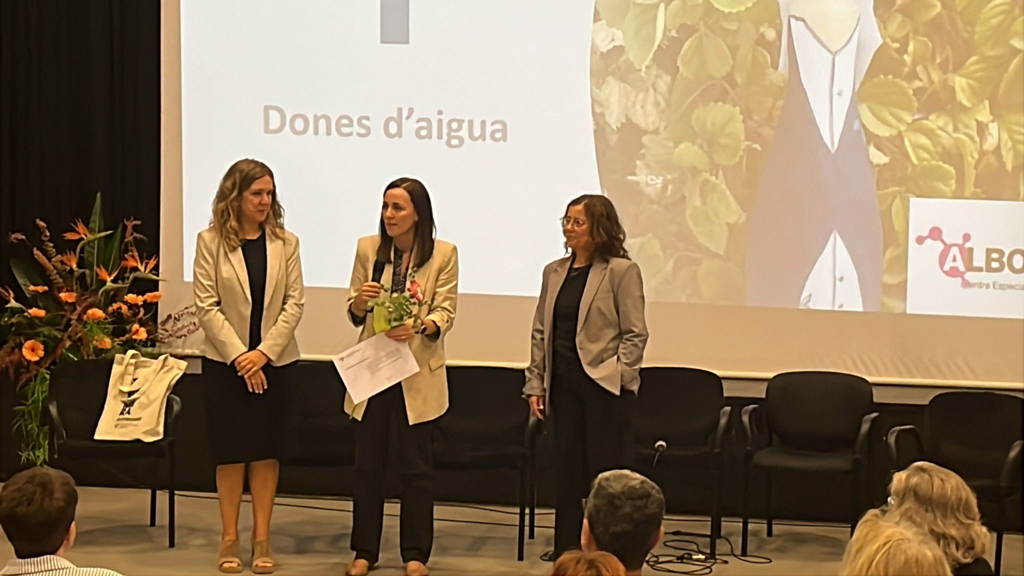 El Col·legi Oficial d’Infermeres i Infermers de Barcelona distingeix la Dra. Carolina Chabrera pel seu lideratge i compromís amb la infermeria