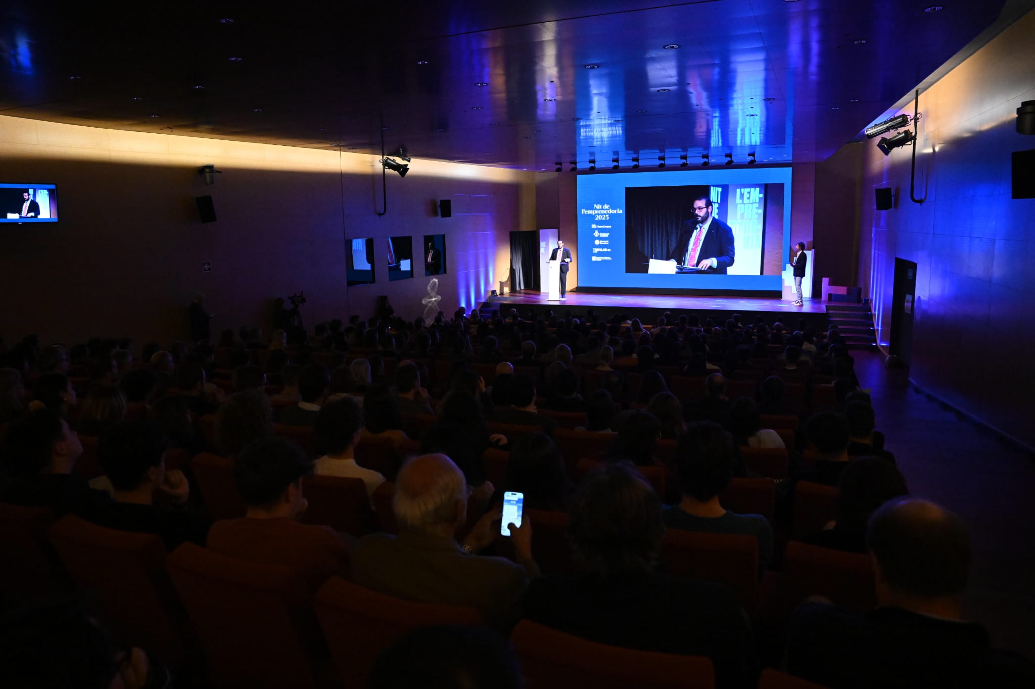 En una nit especial, en què es commemoraven els 25 anys dels premis Creatic, l’auditori del TecnoCampus es va omplir de gom a gom en un acte que va comptar amb la presència del l’alcalde de Mataró, David Bote, i la consellera d’Economia i Finances, Alícia Romero.